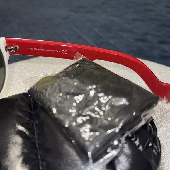 MONCLER SUNGLASSES - Picture 4 of 5